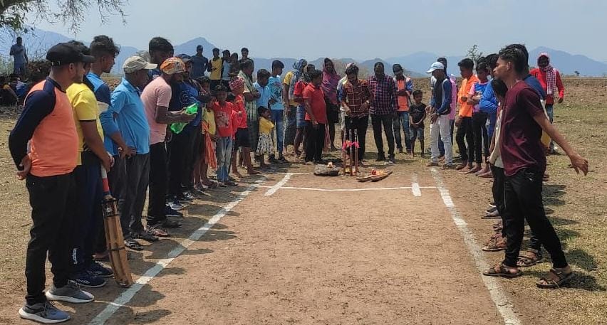 You are currently viewing ମା କାଳୁଆ କ୍ରିକେଟ ଟୁର୍ଣ୍ଣାମେଣ୍ଟ ଉଦଘାଟିତ : କଂସାମାରୀ ବିଜୟୀ