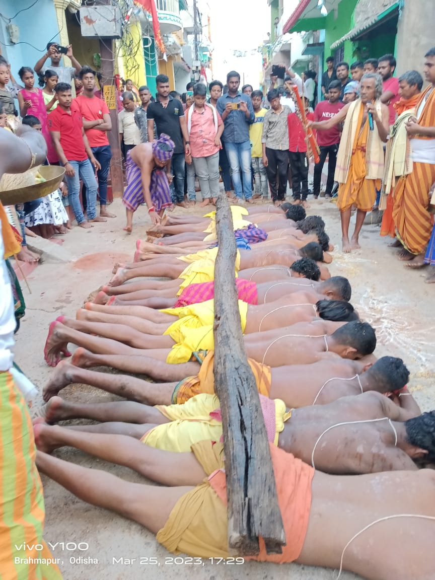 You are currently viewing ଆରମ୍ଭ ହେଲା ଗଞ୍ଜାମ ପ୍ରସିଦ୍ଧ ମା’ ଦଣ୍ଡକାଳୀଙ୍କ ଦଣ୍ଡନାଚ