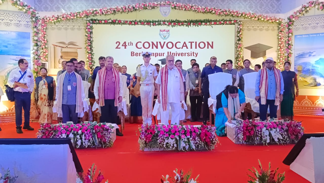 You are currently viewing ବ୍ରହ୍ମପୁର ବିଶ୍ୱବିଦ୍ୟାଳୟର ୨୪ ତମ ସମାବର୍ତ୍ତନ ଉତ୍ସବ ପାଳିତ