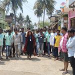 Read more about the article ବିଦ୍ୟୁତ ଆଘାତରେ ମୃତ ବ୍ଯକ୍ତିଙ୍କ ପରିବାର ନିକଟରେ ପହଞ୍ଚି ସହଯୋଗର ହାତ ବଢାଇଲା କୋଦଳା ୟୁଥ୍ ଫୋରମ୍ ।