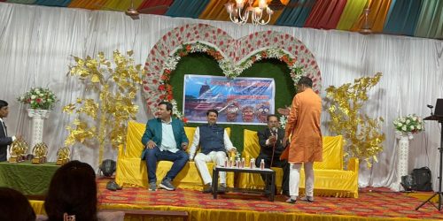 ବଦଲାପୂର ଓଡ଼ିଆ ପରିବାର ତରଫରୁ ସମସ୍ତ ଓଡ଼ିଆ ଭାଇଭଉଣୀ ମାନଙ୍କୁ ନେଇ ଉତ୍କଳ ଦିବସ ପାଳନ ।