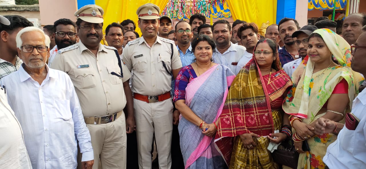 You are currently viewing କୋଦଳା ଠାରେ ସି ସି ଟିଭି ବ୍ୟବସ୍ଥା ଉଦଘାଟନ କଲେ ମନ୍ତ୍ରୀ