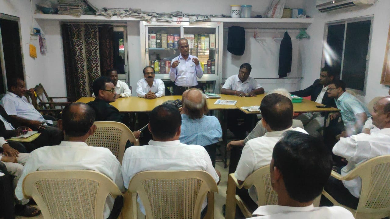 You are currently viewing  ପୁରୁଷୋତ୍ତମପୁର ବାର ଏସୋସିଏସନ  ର ନବ ନିର୍ବାଚିତ  ସଦସ୍ୟଙ୍କ ବାର ହଲରେ  ଅଧିକାଂଶ ଆଇନ ଯିଵିଙ୍କୁ ନେଇ ପ୍ରଥମ ବୈଠକ 