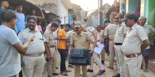 କୋଦଳା :ଏକ ଅପରାଧିକ ମାମଲାରେ କୋଦଳା ପୋଲିସ ତରଫରୁ ଚଢ଼ାଉ କରାଯାଇ ଅଭିଯୁକ୍ତ ମାନଙ୍କ ସ୍ଥାବର ସମ୍ପତି କୁ ଜବତ କରାଯାଇଥିବା ଜଣାପଡିଛି ।