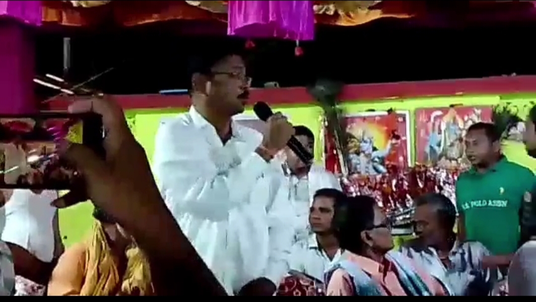 You are currently viewing ବଡ଼ମାଧପୁର ଗ୍ରାମରେ ପଞ୍ଚୁଦଣ୍ଡ ମିଳନ ଯାତ୍ରାବେଳେ ପୂଜା ମଣ୍ଡପରେ ବିଧାୟକଙ୍କ ଭାଷଣରୁ ଆରମ୍ଭ ହେଲା ଗଣ୍ଡଗୋଳ ଧସ୍ତାଧସ୍ତି !!ଦଳୀୟ ପ୍ରଚାରକୁ କେନ୍ଦ୍ର କରି ପଡିଲା ମହଙ୍ଗା !!