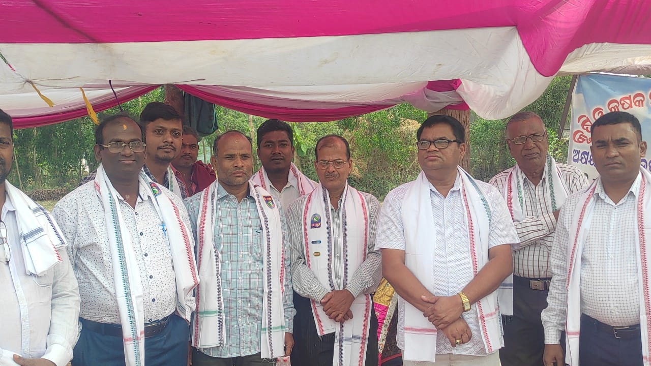 You are currently viewing ପୁରୁଷୋତ୍ତମପୁର ସହର ରେ କୃଷି ବିଭାଗ ଓ କୃଷକ ସଙ୍ଘ ଙ୍କ ଦ୍ୱାରା ଅଖିମୁଠି ଅନୁକୂଳ,