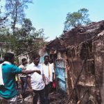 Read more about the article କଇଠଖଣ୍ଡି ଗ୍ରାମରେ ଭୟାବହ ଅଗ୍ନିକାଣ୍ଡ ଘଟି ୪ ପରିବାରର ୮ ବଖରା ଭସ୍ମୀଭୂତ : ସହାୟତା ଯୋଗାଇଲେ ସରପଞ୍ଚ