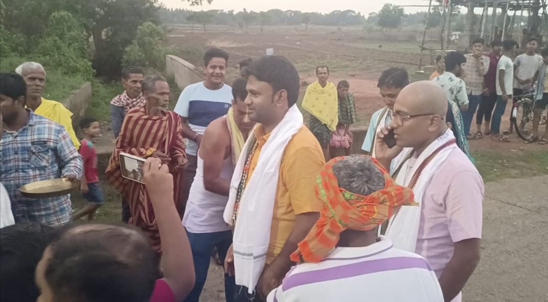 You are currently viewing ନୂଆଁପଲୀ ଠାରେ ଚାଲିଥିବା ଯଜ୍ଞରେ ଯୋଗଦେଲେ ଏନଏସି ଅଧ୍ଯକ୍ଷକଂ ସହ ୨ କାଉନସିଲର