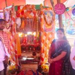 Read more about the article ସୁନାଥର ଗ୍ରାମରେ ଚାଲିଥିବା ନାମ ଯଜ୍ଞ ରେ ଯୋଗ ଦେଲେ ଖଲ୍ଲିକୋଟ ବିଧାୟିକା