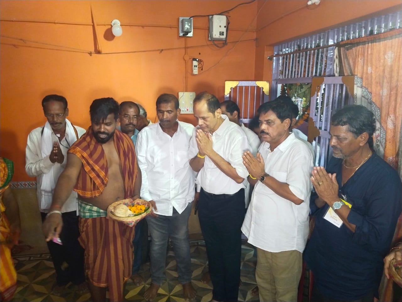 You are currently viewing ଦୁଇଦିନପରେ ବାହୁଡ଼ିଯିବେ ମା ଘୋଷାମଣି…ବହୁ ରାଜନେତା ଦର୍ଶନ କଲେ ମାଙ୍କୁ..