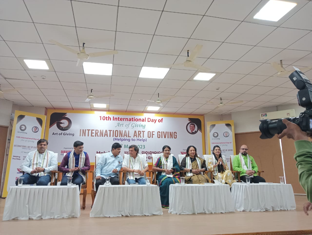 You are currently viewing ଅର୍ନ୍ତଜାତୀୟ ପୁରଷ୍କାର ପାଇଲେ ବାବନପୁର ସରପଞ୍ଚ ସଞ୍ଜୟ ।