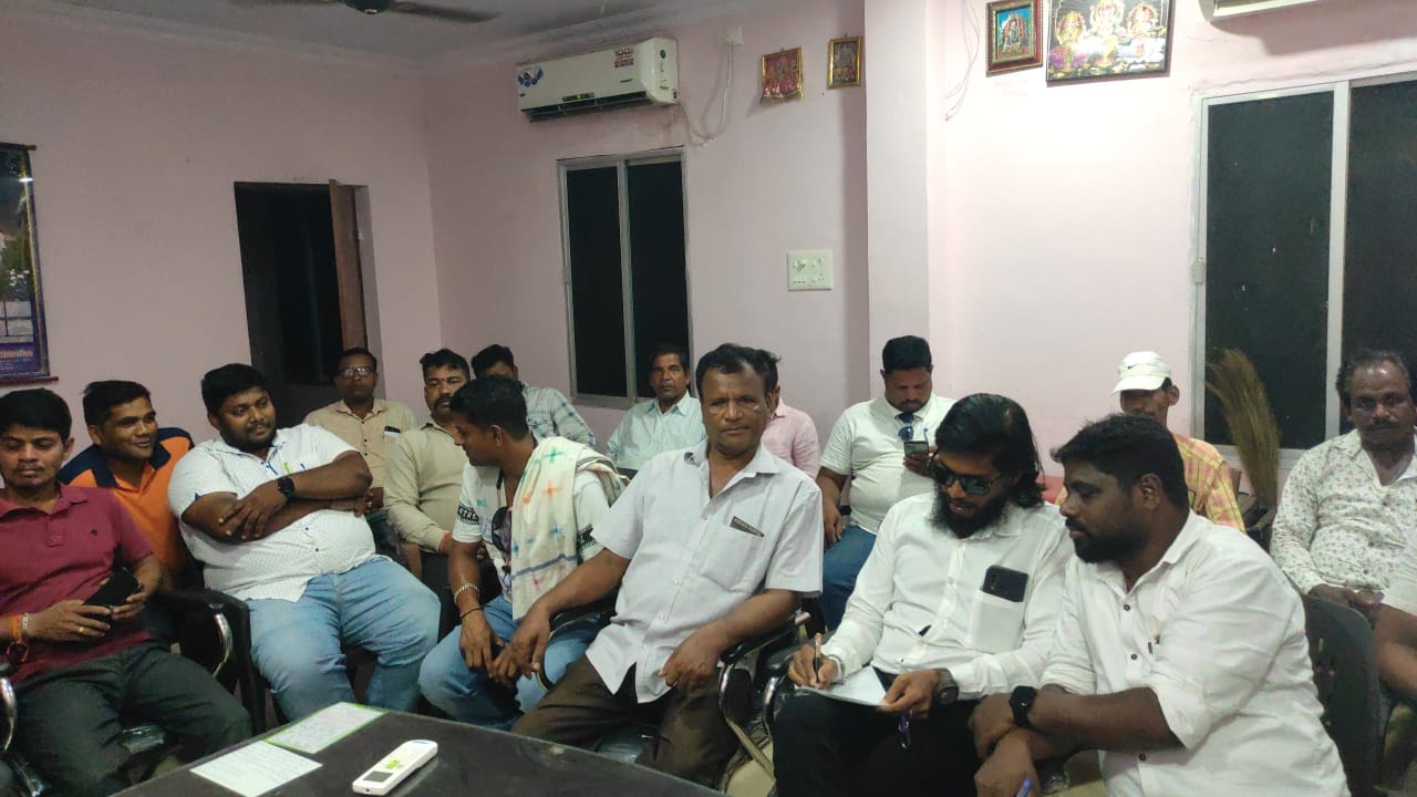 You are currently viewing ପୁରୁଷୋତ୍ତମପୁର ବ୍ଳକ ଅଧକ୍ଷା ଙ୍କ ରୁମରେ ନୂତନ ବ୍ଳକ ବିଜେଡି ସଭାପତି ଙ୍କୁ ସ୍ୱାଗତ ପାଈଁ ସବୁ ସରପଞ୍ଚ, ସମିତି ସଭ୍ୟ ଙ୍କୁ ନେଇ ପ୍ରସ୍ତୁତି ବୈଠକ |