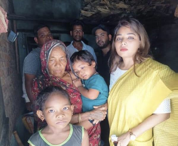 You are currently viewing ବଜ୍ରପାତରେ ବାଦାର୍ଖପୁର ଗ୍ରାମର ମୃତକଙ୍କ ପରିବାରକୁ ସହାୟତା ପ୍ରଦାନ କଲା କବିସୂର୍ଯ୍ୟନଗର ଯୁବ ସଂଗଠନ।