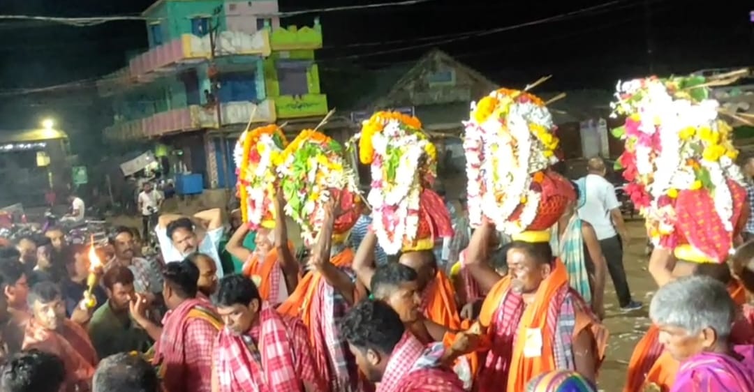 You are currently viewing ପୁରୁଷୋତ୍ତମପୁର ଠାକୁରାଣୀ ଯାତ୍ରାରେ ବାଘ ନାଚ ଓ ମିନା ବଜାର ସହିତ ଦୋଳି ମନମୋହୁଛି ଭକ୍ତ ଓ ଦର୍ଶକ ଙ୍କର