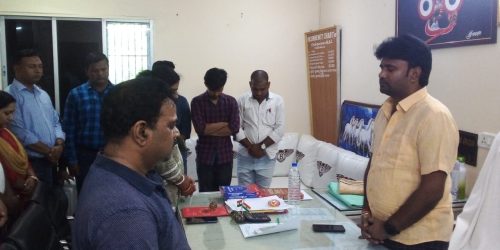 ବାଲେଶ୍ବରର ବାହାନଗାରେ ଟ୍ରେନ୍ ଦୁର୍ଘଟଣାରେ ମୃତ ବ୍ଯକ୍ତିଙ୍କ ପାଇଁ କୋଦଳା ଏନଏସି କାର୍ଯ୍ଯାଳୟରେ ନିରବ ପ୍ରାର୍ଥନା।