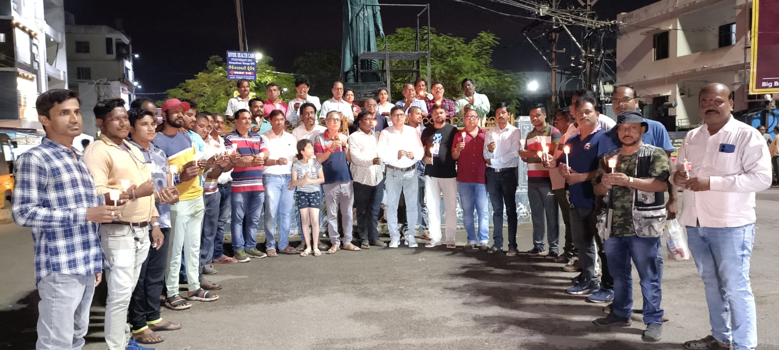 You are currently viewing ବାଲେଶ୍ଵର ଟ୍ରେନ ଟ୍ରାଜେଡି କୁ ନେଇ ବ୍ରହ୍ମପୁର ପ୍ରେସ କ୍ଲବ ପକ୍ଷରୁ ଶୋକ ସଭା