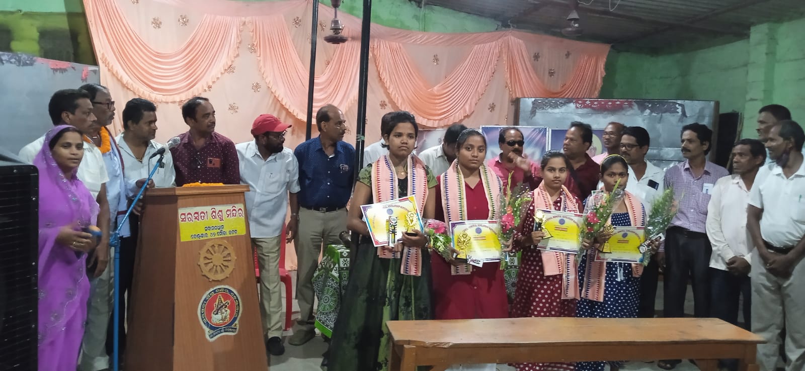 You are currently viewing ୪୨ମୌଜା ପ୍ରତିଭା ବିକାଶ ମଞ୍ଚ ପକ୍ଷରୁ ସମ୍ବର୍ଦ୍ଧନା ପ୍ରଦାନ ।