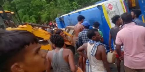 ଗଦ୍ରିଙ୍ଗିଆ ଘାଟିରେ ପେଟ୍ରୋଲ ଟ୍ରକ ଓଲଟିଲା : ଗାଈର ମୃତ୍ୟୁ