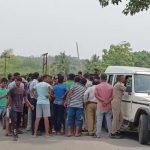 Read more about the article ମହୁଡା ଗ୍ରାମରେ ଯୁବକଙ୍କ ଉନ୍ମକ୍ତ କାଣ୍ଡ : ଗିରଫ ଦାବିରେ ବ୍ରହ୍ମପୁର – ଚିକିଟି ରାସ୍ତା ଅବରୋଧ କଲେ ଗ୍ରାମବାସୀ