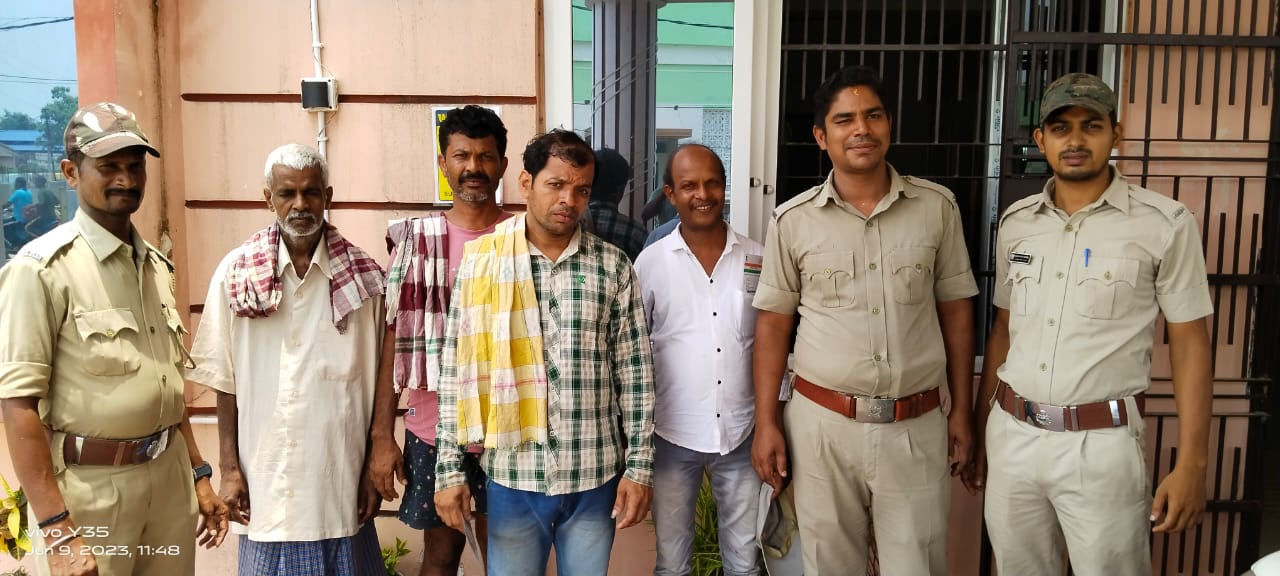 You are currently viewing ପୁରୁଣା ଓ୍ବାରେଣ୍ଟ ବଳରେ ୪ ଅଭିଯୁକ୍ତଙ୍କୁ ଗିରଫ କରି କୋର୍ଟ ଚାଲାଣ କଲା କୋଦଳା ପୋଲିସ