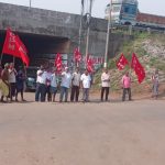 Read more about the article ଜାତୀୟ ରାଜପଥ ର ଆଙ୍କୁଲି ରୁ ଗଞ୍ଜୁ, ଓଭର ବ୍ରିଜ ତଳ ରାସ୍ତା ତିଆରି ପାଇଁ ସିପିଏମ ର ବିକ୍ଷୋଭ