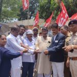 Read more about the article ରେଳ ଦୁର୍ଘଟଣା ରେ ମୃତ ବରଣ କରିଥିବା ପରିବାରକୁ ବିଭିନ୍ନ ସହାୟତା ନେଇ ଆଜି ବ୍ରହ୍ମପୁର ଠାରେ ସିପିଏମ ପକ୍ଷରୁ ବିକ୍ଷୋଭ