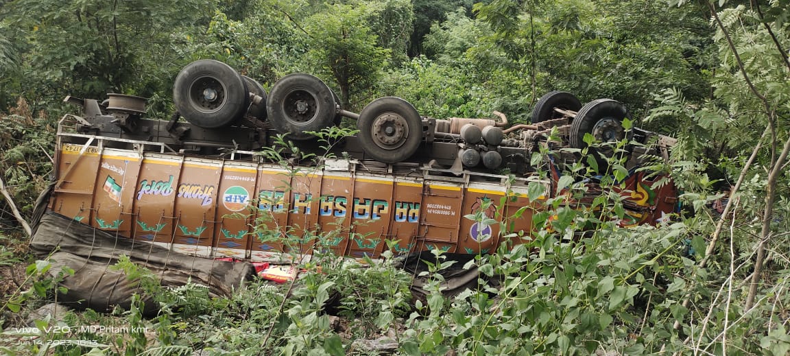 You are currently viewing ତପ୍ତପାଣି ଘାଟିରେ ଓଲଟିଲା ଚାଉଳ ବୋଝେଇ ଟ୍ରକ