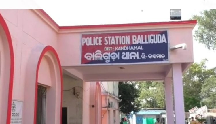 You are currently viewing ଅନ୍ଧାରର ସୁଯୋଗ ନେଇ ବିଦ୍ୟାଳୟରୁ ଚୋରି