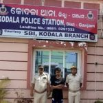 Read more about the article ମରଣାନ୍ତକ ଆକ୍ରମଣ ଅଭିଯୋଗରେ କୋଦଳା ପୋଲିସ ଦ୍ବାରା ଜଣେ ଗିରଫ ।କୋଦଳାଜଣେ ବ୍ୟକ୍ତିଙ୍କୁ କାତିରେ ମରଣାନ୍ତକ ଆକ୍ରମଣ କରିଥିବା ଅଭିଯୋଗରେ ନୂଆଁ ଦିଗିରୁ ଅଭିଯୁକ୍ତକୁ ଗିରଫ କରି କୋର୍ଟ ଚାଲାଣ କରିଛି କୋଦଳା ପୋଲିସ।