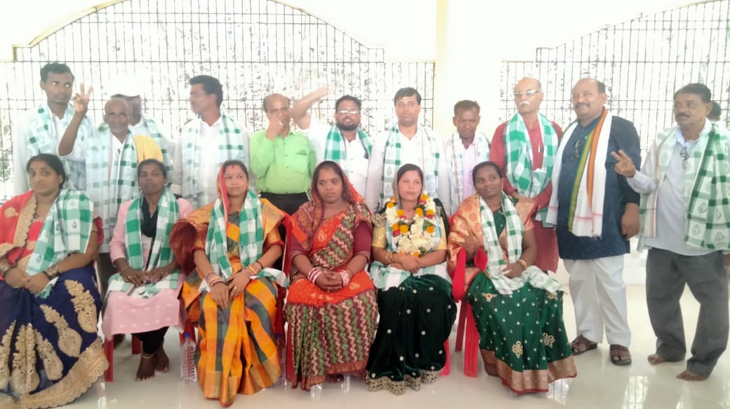 You are currently viewing ପରବର୍ତ୍ତୀ ବ୍ଳକ ଅଧ୍ୟକ୍ଷା ପାଇଁ ବିପିନଙ୍କ ନେତୃତ୍ୱରେ ୧୪ ସମିତି ସଭ୍ୟଙ୍କ ଶପଥଗ୍ରହଣ