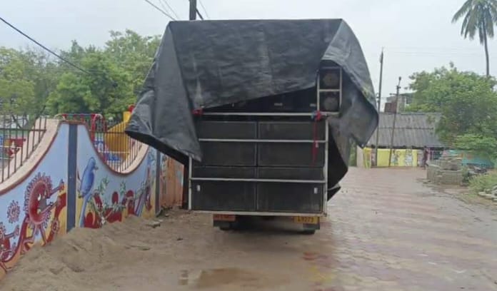 You are currently viewing ଅନୁମତି ନନେଇ ବିଳମ୍ବିତ ରାତିରେ ଗୌରାଦେଇପୁର ରେ ବାଜୁଥିଲା ଡିଜେ, ଜବତ କଲା କୋଦଳା ପୋଲିସ