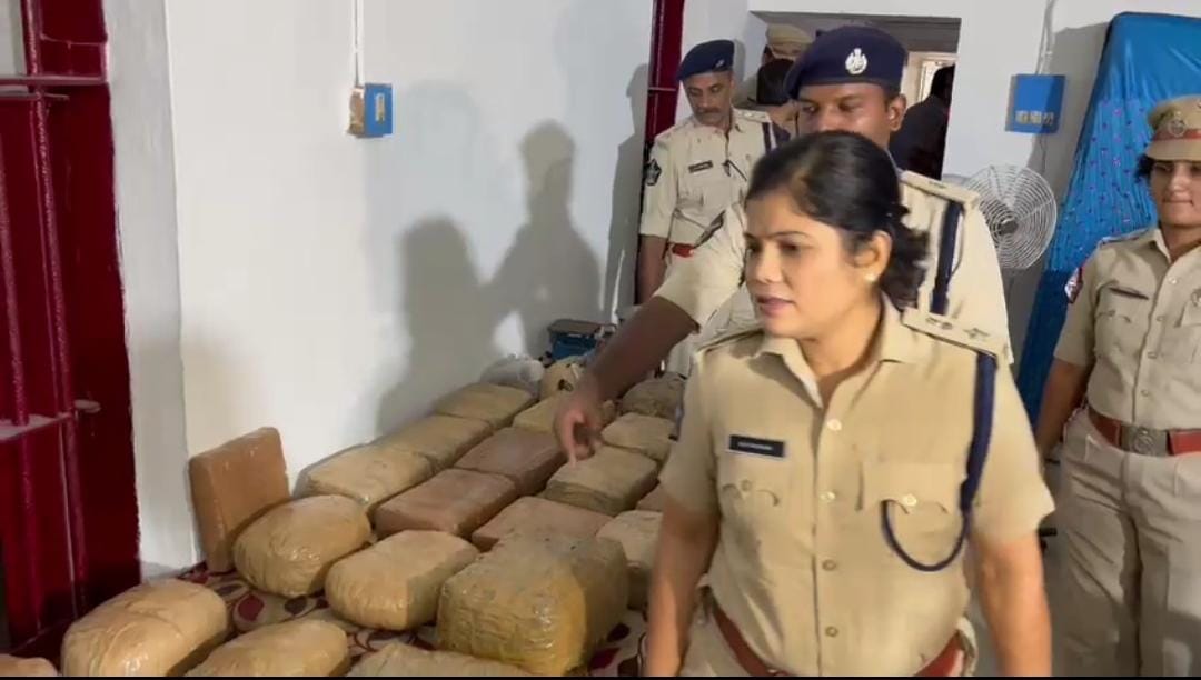 You are currently viewing ୧୦୦ କିଲୋଗ୍ରାମ ଗଞ୍ଜେଇ ୧କେଜି ଆପିମ୍ ଜବରଦଖଲ ।