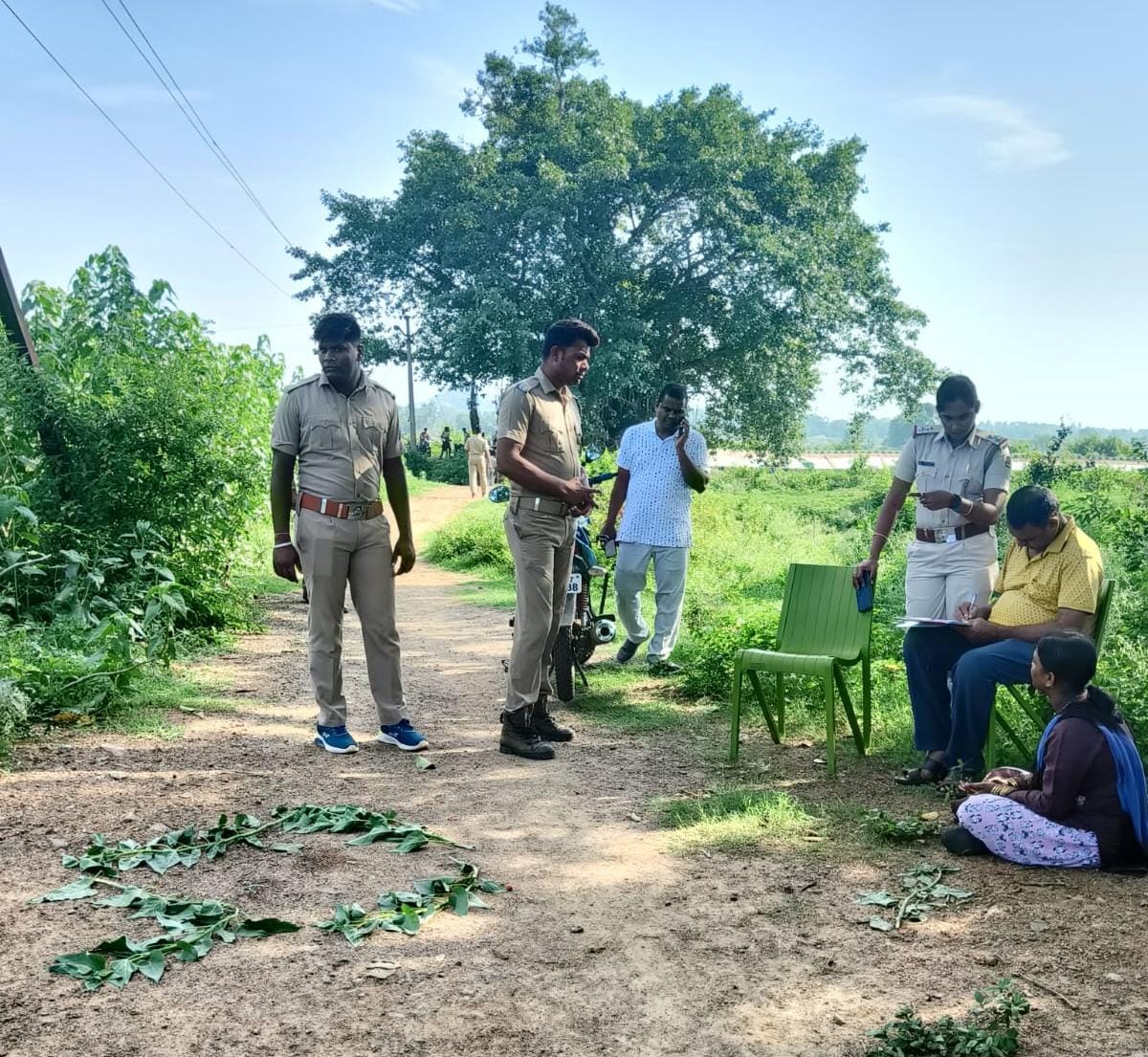 You are currently viewing ମହୁଡା ଗ୍ରାମରେ ଦୁଇ ଯୁବକଙ୍କୁ ହତ୍ୟା : ଅର୍ଦ୍ଧଦଗ୍ଧ ଶବ ଜବତ , ସନ୍ଦେହରେ ୧୫ ଜଣକୁ ଅଟକ