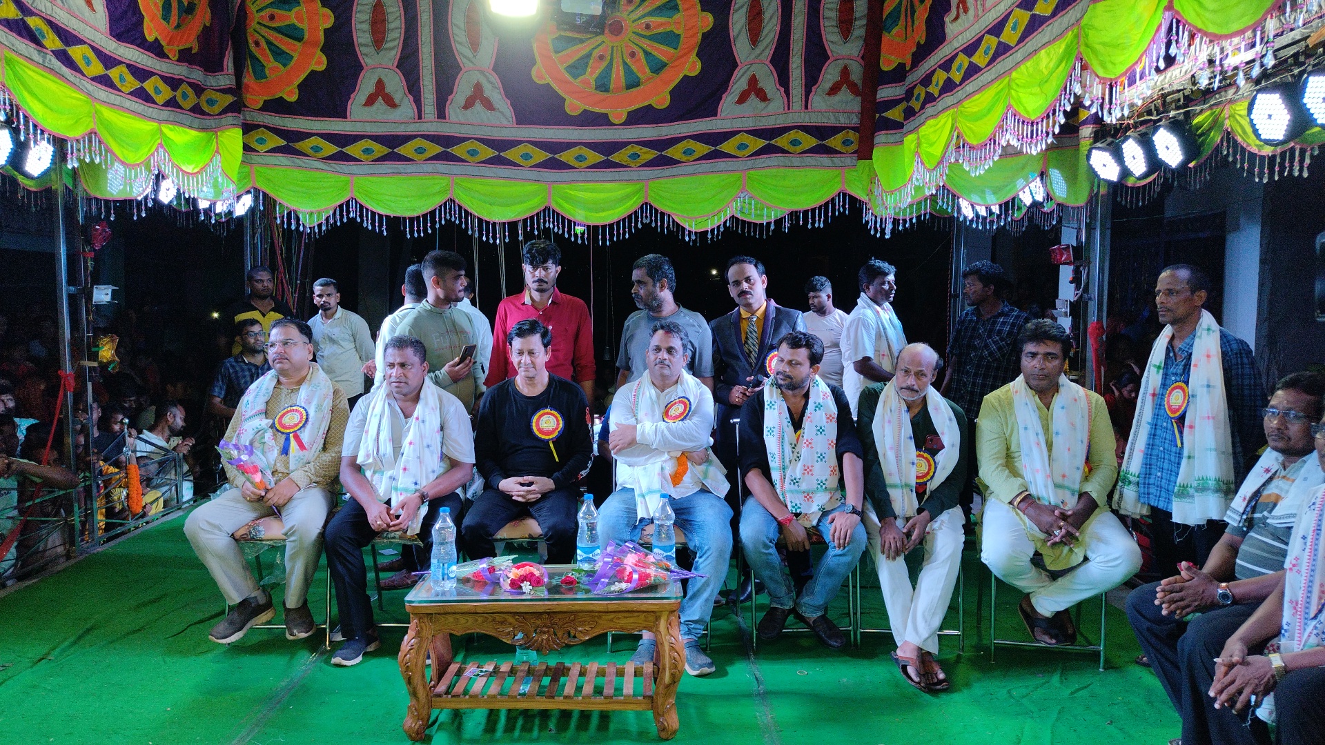 You are currently viewing କଊଡିଆରେ ଶୁଭକାମନା ଟ୍ରଷ୍ଟର ରଙ୍ଗାରଙ୍ଗ ସାଂସ୍କୃତିକ କାର୍ଯ୍ୟକ୍ରମ : ଦୁସ୍ଥ କଳାକାରଙ୍କୁ ସମ୍ବର୍ଦ୍ଧନା ସହ ସିନେ ତାରକାଙ୍କ ଗହଣରେ ନାଟକ ମଞ୍ଚସ୍ଥ