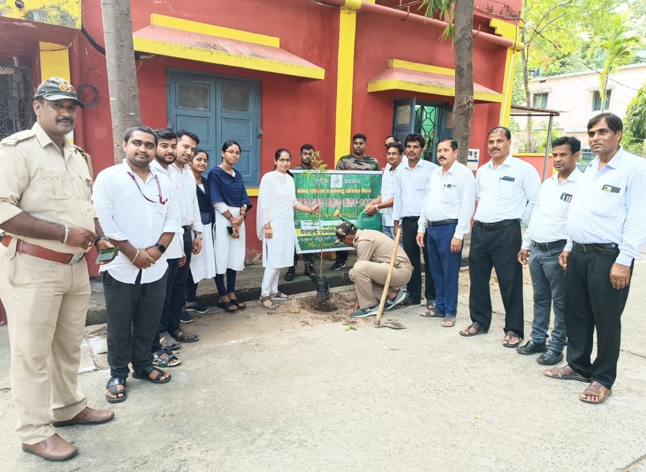 You are currently viewing ତାଲୁକା ଆଇନ ସେବା କମିଟି ପକ୍ଷରୁ ବୃକ୍ଷରୋପଣ