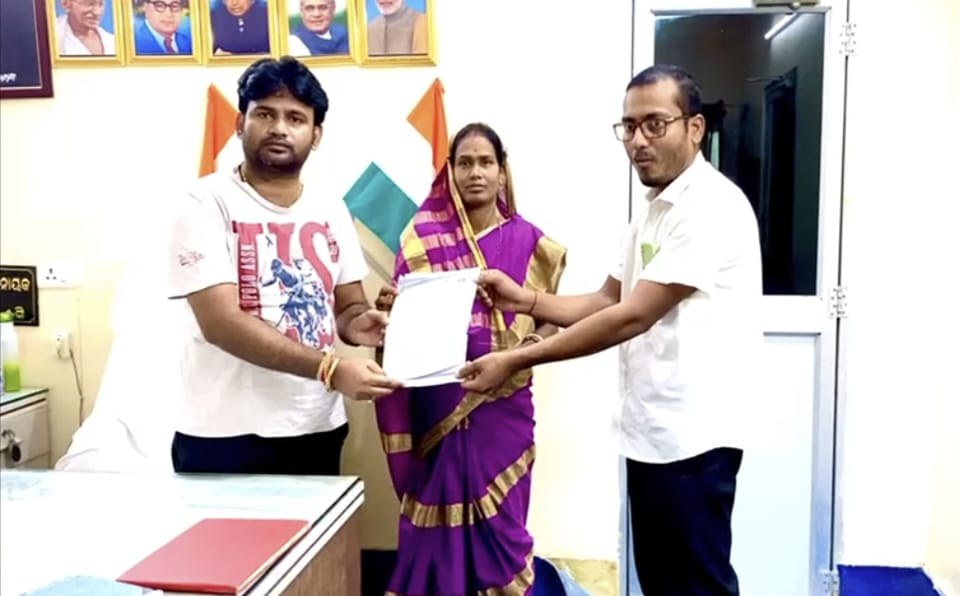 You are currently viewing ଏନ୍ଏସି ର ୮ ନମ୍ବର ଓ୍ବାର୍ଡରେ ମୁକ୍ତା ଯୋଜନାରେ କାର୍ଯ୍ୟାଦେଶ ବଣ୍ଟନ ସହ କାର୍ଯ୍ଯର ଶୁଭାରମ୍ଭ କଲେ ଅଧ୍ଯକ୍ଷ
