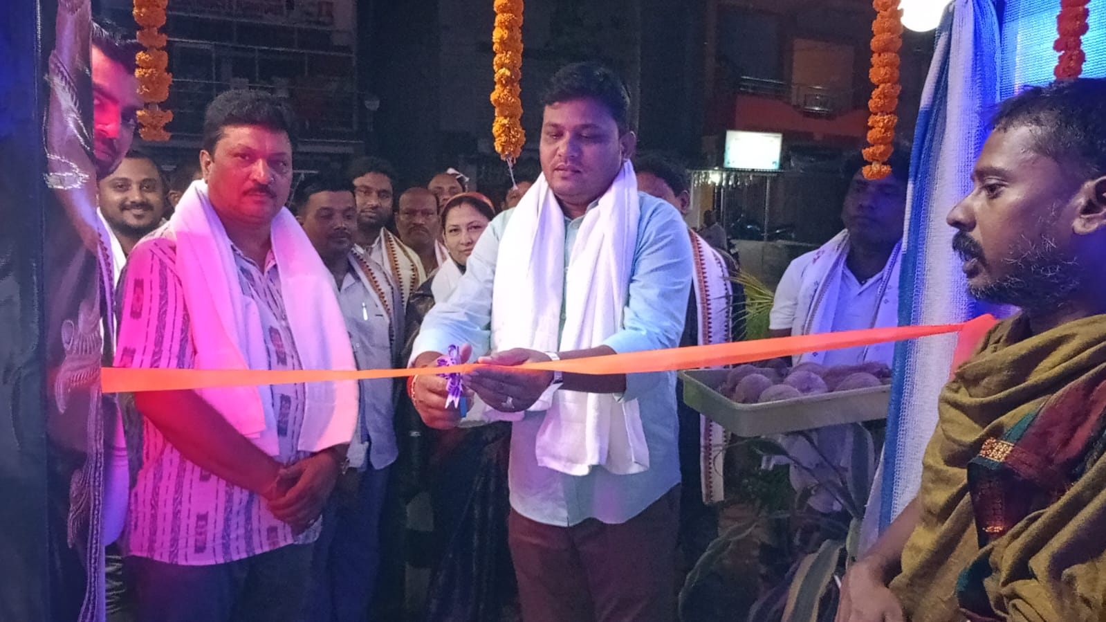 You are currently viewing ନଗରପାଳଙ୍କ ଦ୍ୱାରା ଫାଷ୍ଟଫୁଡ ଉଦଘାଟନ