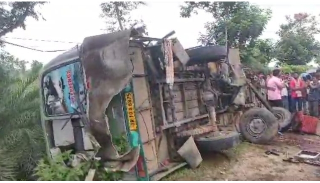 You are currently viewing ଦିଗପହଣ୍ଡି ବସ୍ ଟ୍ରାଜେଡି ଘଟଣା : ମୃତ୍ୟୁ ସଂଖ୍ୟା ୧୨ କୁ ବୃଦ୍ଧି