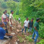 Read more about the article ଆଦିବାସୀ ଲୋକଙ୍କ ସମସ୍ଯା ତଦାରଖ ପାଇଁ ଦୁର୍ଗମ ଜଙ୍ଗଲ ଘାଟି ରାସ୍ତାରେ ଚାଲିଲେ ବିଡ଼ିଓ