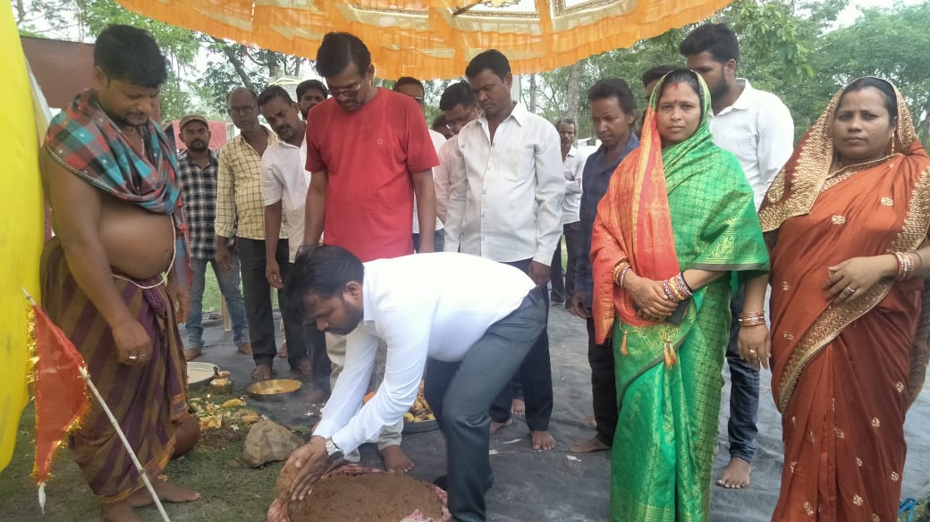 You are currently viewing କୋଟିନଡ଼ାରେ ମେଗା ବିଶୁଦ୍ଧ ପାନୀୟ ଜଳ ପ୍ରକଳ୍ପ ନିମନ୍ତେ ଶିଳାନ୍ୟାସ