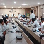 Read more about the article ନିର୍ବାଚିତ ପ୍ରତିନିଧିଙ୍କ ସହ ସମୀକ୍ଷା କଲେ ଜିଲ୍ଲାପାଳ