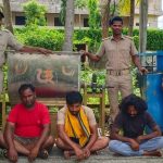 Read more about the article ନକଲି ଗୁଟଖା କାରଖାନା ଉପରେ ପୋଲିସର ଚଢ଼ାଉ : କଞ୍ଚାମାଲ ଉପକରଣ ଓ ଗୁଟଖା ମେସିନ ଜବତ , ୩ ଗିରଫ