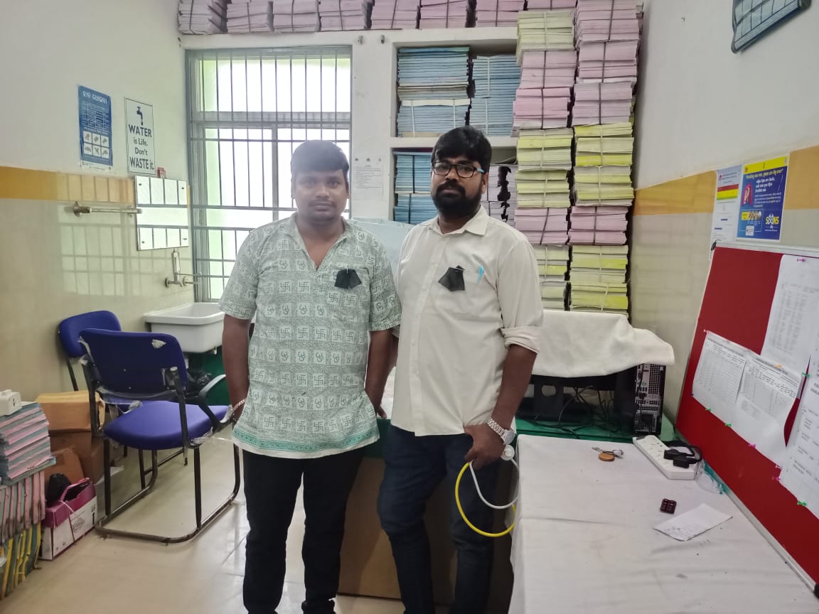 You are currently viewing ସ୍ଥାୟୀ ନିଯୁକ୍ତି ଦାବିରେ ଆର ବି ଏସ କେ ଆୟୁଷ ଡାକ୍ତର ପିନ୍ଧିଲେ କଳା ବ୍ୟାଚ