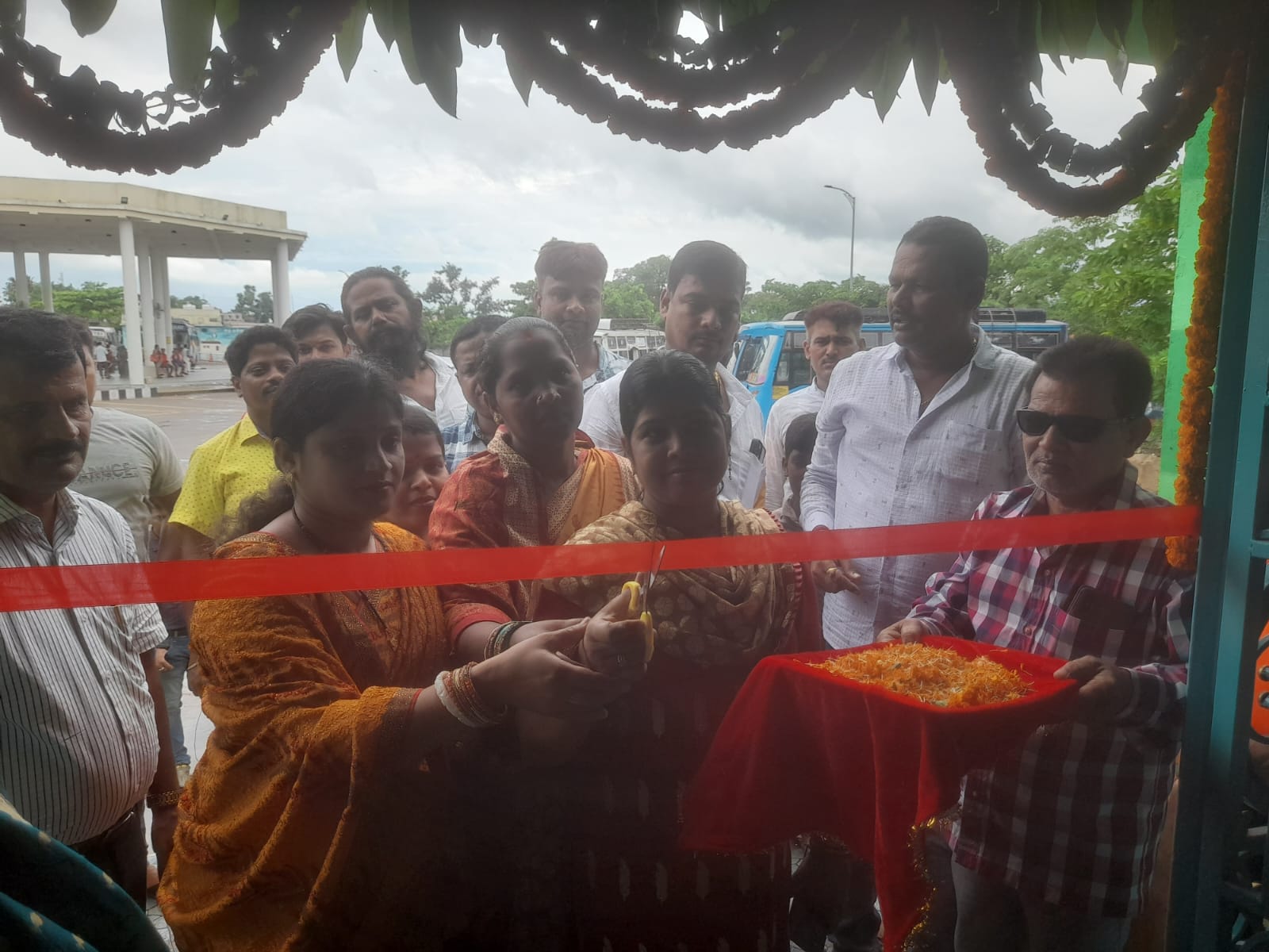 You are currently viewing ଦିଗପହଣ୍ଡି ଏନ୍ ଏସି ପକ୍ଷରୁ ନୂତନ ଆହାର ରୋଷେଇ ଗୃହ ଉଦଘାଟନ