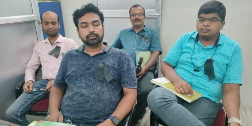 ବମକୋଇ ଗୋଷ୍ଠୀ ସ୍ୱାସ୍ଥ୍ୟକେନ୍ଦ୍ର ଆୟୁଷ୍ ଡାକ୍ତର କଳା ବ୍ୟାଜ ପରିଧାନ