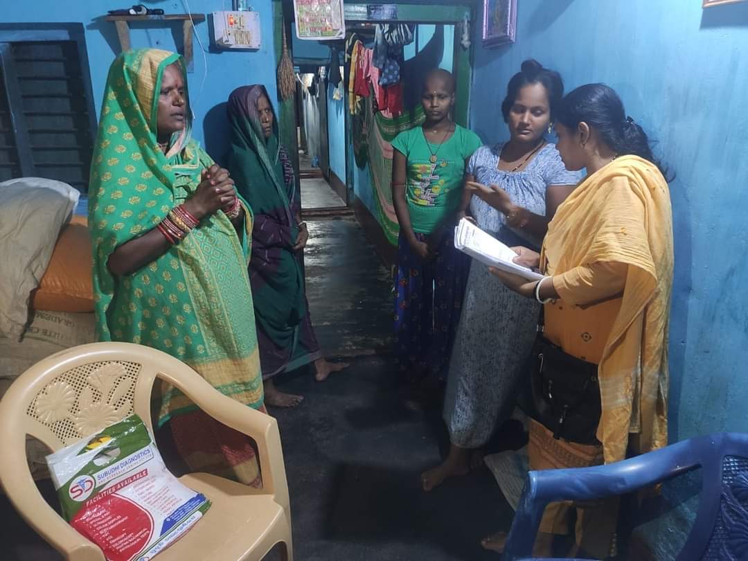 You are currently viewing କ୍ୟାନସର ପିଡିତା ଙ୍କୁ ସହାୟତାର ହାତ ବଢାଇଲେ ସମାଜସେବୀ ମିରାବାଇ ଦେଓ।