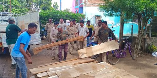 ସାତନଳ ଛକରୁ ଲକ୍ଷାଧିକ ଟଙ୍କାର ମୂଲ୍ୟବାନ କାଠ ଜବତ କଲା ବନ ବିଭାଗ