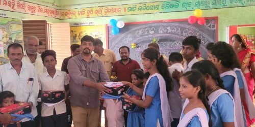 ମୋ ସ୍କୁଲ ପ୍ରୋଗ୍ରାମ ଜରିଆରେ ବିଦ୍ଯାଳୟର ଉନ୍ନତି ପାଇଁ କତ୍ତୃପକ୍ଷଙ୍କ ସହ ଆଲୋଚନା କଲେ ସରପଞ୍ଚ