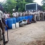 Read more about the article ଦୁର୍ଗମ ଜଙ୍ଗଲରେ ଅବକାରୀ ବିଭାଗର ଚଢ଼ାଉ : ବିପୁଳ ପରିମାଣର ମଦପୋଚ ନଷ୍ଟ , ୨ ଗିରଫ