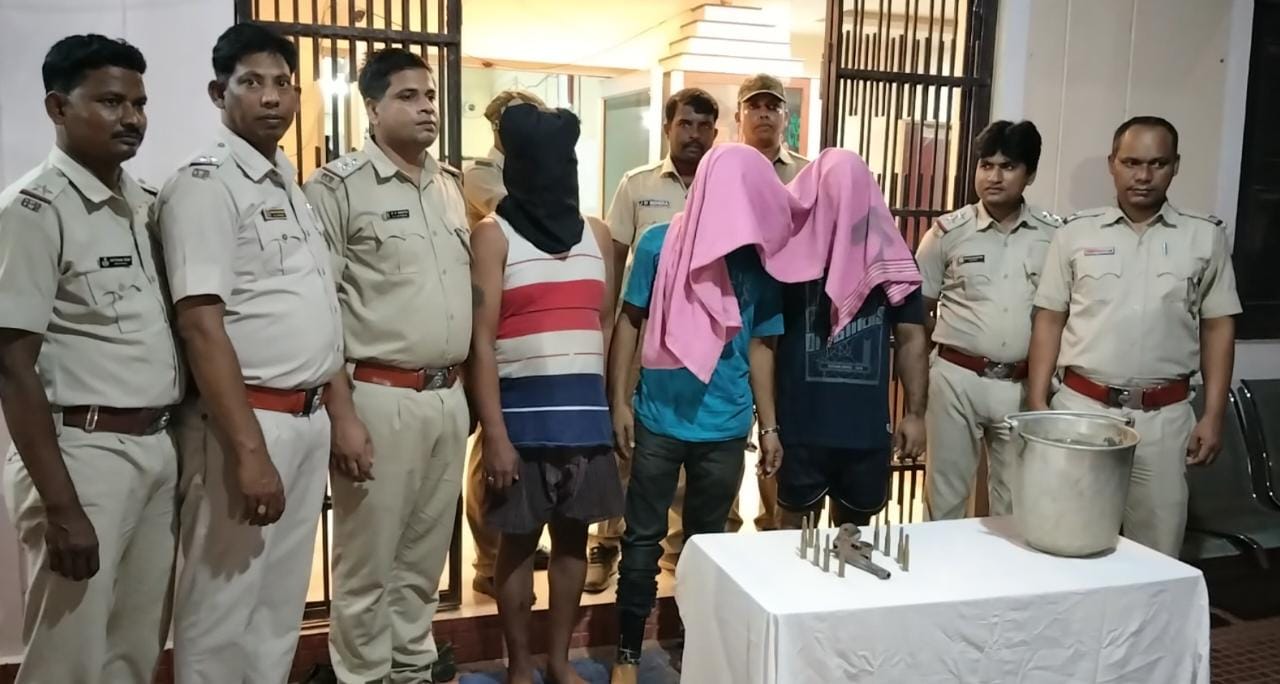 You are currently viewing କୋଦଳା ପୋଲିସ୍ କବଜାରେ ଅନ୍ତରାଷ୍ଟ୍ରିୟ ଡକାୟତି ଗ୍ୟାଙ୍ଗ୍ ।